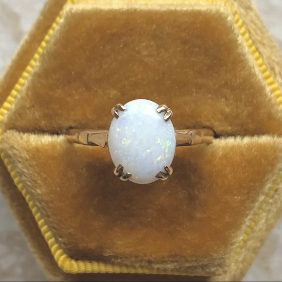 Vintage Opal Oval Yellow Gold Claw Ring - Picture 4 of 12
